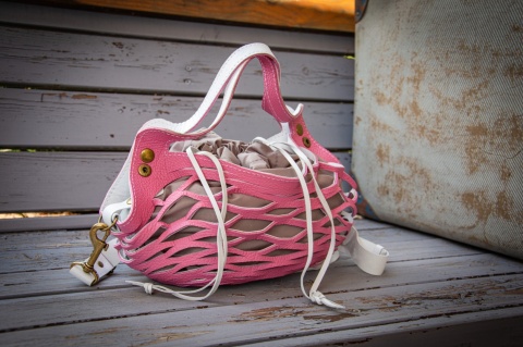 LadyBuQ Rozalia – handmade leather handbag, pastel pink, unique design.