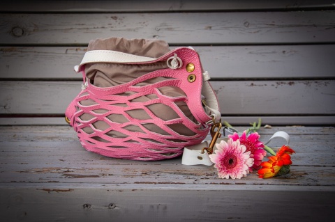 LadyBuQ Rozalia – handmade leather handbag, pastel pink, unique design.