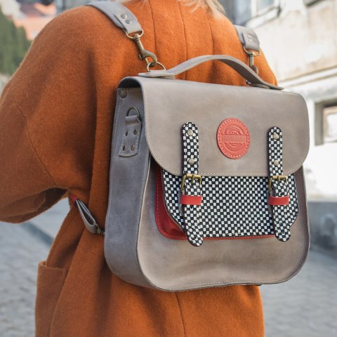 Skórzany plecak w kolorze szarym z wzorem szachownicy