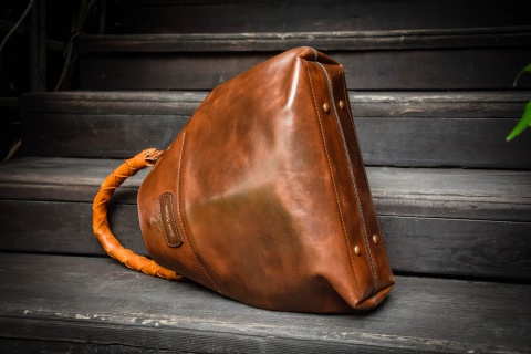 Brązowa torba skórzana Alicja z ręcznie plecionym uchwytem camel