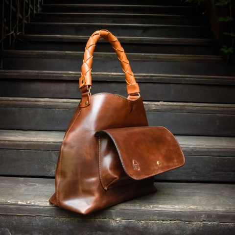 Brązowa torba skórzana Alicja z ręcznie plecionym uchwytem camel