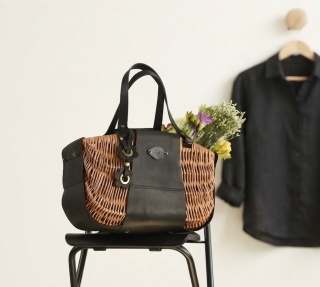 Wicker and leather basket bag black color