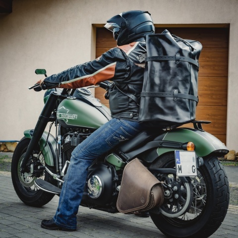 Skórzana torba motocyklowa 75 L . Skórzana torba podróżna z paskiem na ukos LadyBuQ Art