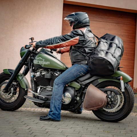 Skórzana torba motocyklowa 75 L . Skórzana torba podróżna z paskiem na ukos LadyBuQ Art