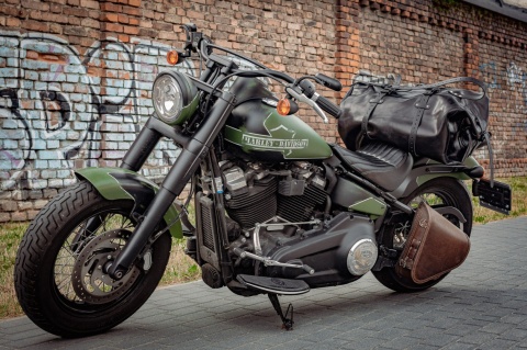 Skórzana torba motocyklowa 75 L . Skórzana torba podróżna z paskiem na ukos LadyBuQ Art