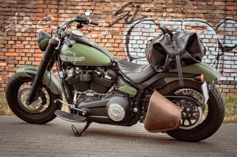 Skórzana torba motocyklowa 75 L . Skórzana torba podróżna z paskiem na ukos LadyBuQ Art