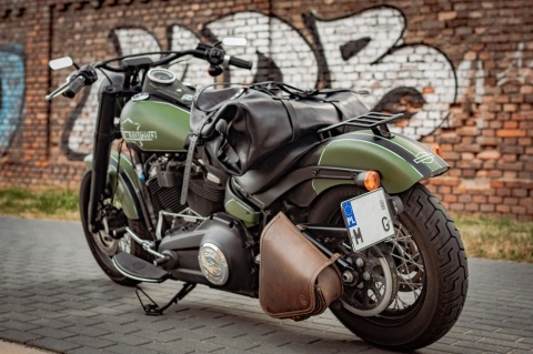 Skórzana torba motocyklowa 75 L . Skórzana torba podróżna z paskiem na ukos LadyBuQ Art