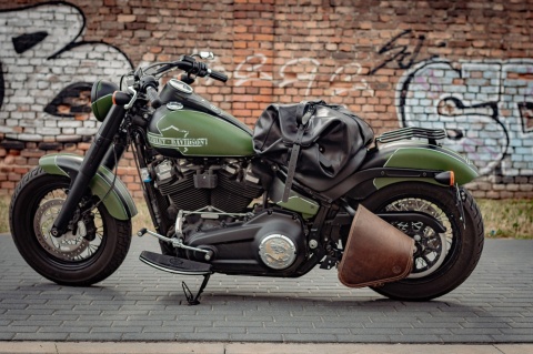Skórzana torba motocyklowa 75 L . Skórzana torba podróżna z paskiem na ukos LadyBuQ Art