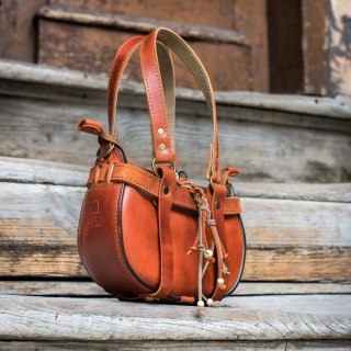 Missy mała skórzana Boho torebka w kolorze koniakowym od ladybuq Art