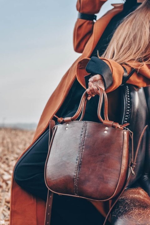 Torebka skórzana Elaine minimalistyczna kolor brązowy Torebka skórzana Elaine minimalistyczna kolor brązowy
