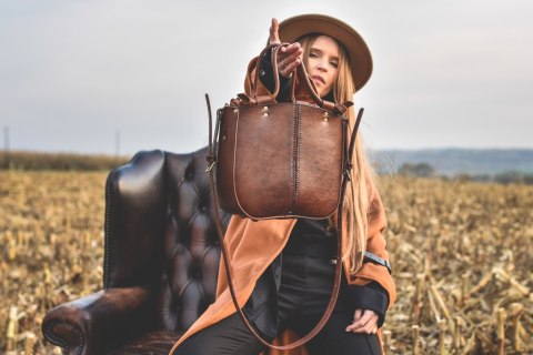 Torebka skórzana Elaine minimalistyczna kolor brązowy Torebka skórzana Elaine minimalistyczna kolor brązowy