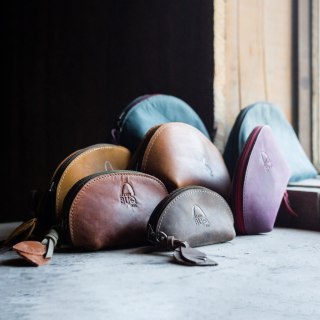 Skórzana kosmetyczka dostępna w pięciu rozmiarach od Ladybuq Art