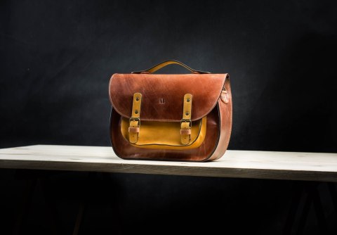 Torba skórzana na laptopa w kolorze rudym oraz kamelowym