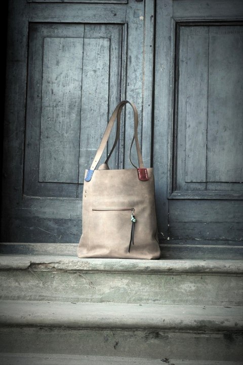 Torba w stylu oversize Zuza z pięknej matowej, naturalnej skóry torebka idealna na laptopa Torba w stylu oversize Zuza z pięknej matowej, naturalnej skóry torebka idealna na laptopa
