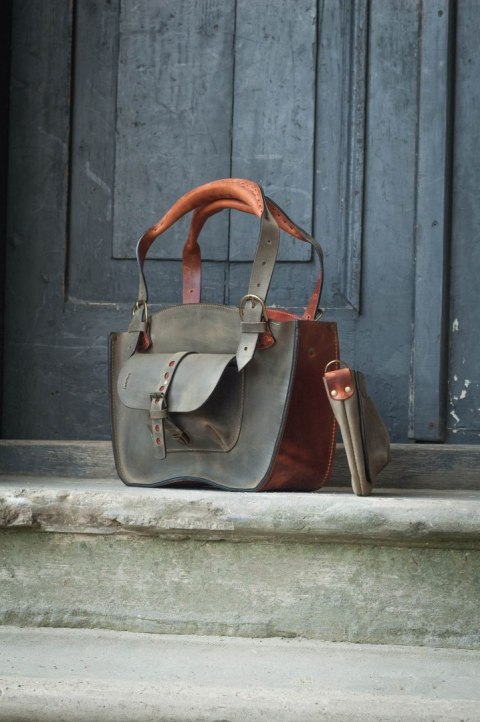 Leather trunk bag - khaki and ginger Leather trunk bag - khaki and ginger