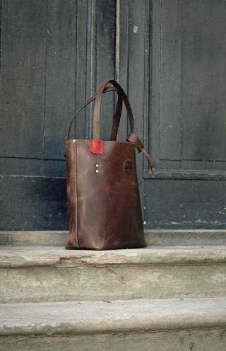 Zuza brown leather bag with red accents