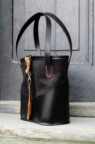 Torebka skórzana Julia w kolorze czarnym