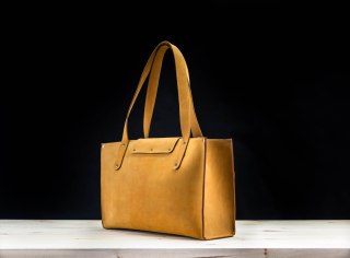 Torba Kasia w pięknych odcieniach koloru Camelowego ręcznie robiona z wysokiej jakości naturalnej skóry