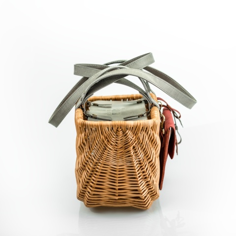 Kosz wiklinowy z saszetką i klapką