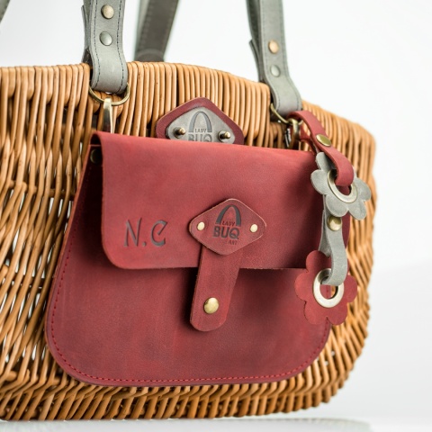 Kosz wiklinowy z saszetką i klapką