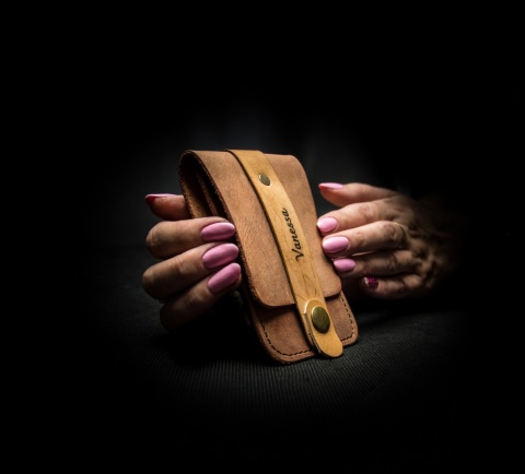 Skórzane etui na karty personalizacją