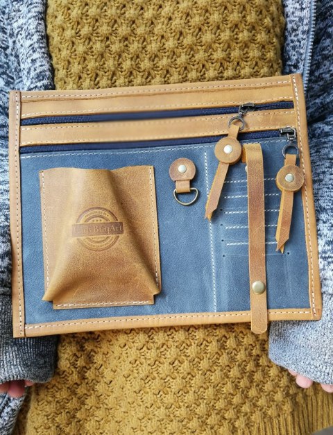 Skórzany organizer w kolorze twojej torebki