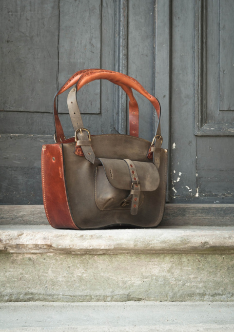 Torba skórzana w stylu kuferek w kolorze khaki i rudy. Unikalna torebka Ladybug Art. Torba skórzana w stylu kuferek w kolorze khaki i rudy. Unikalna torebka Ladybug Art.