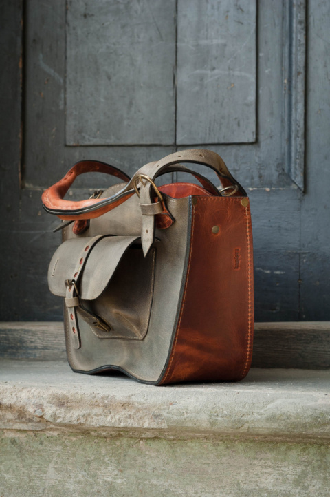 Torba skórzana w stylu kuferek w kolorze khaki i rudy. Unikalna torebka Ladybug Art. Torba skórzana w stylu kuferek w kolorze khaki i rudy. Unikalna torebka Ladybug Art.