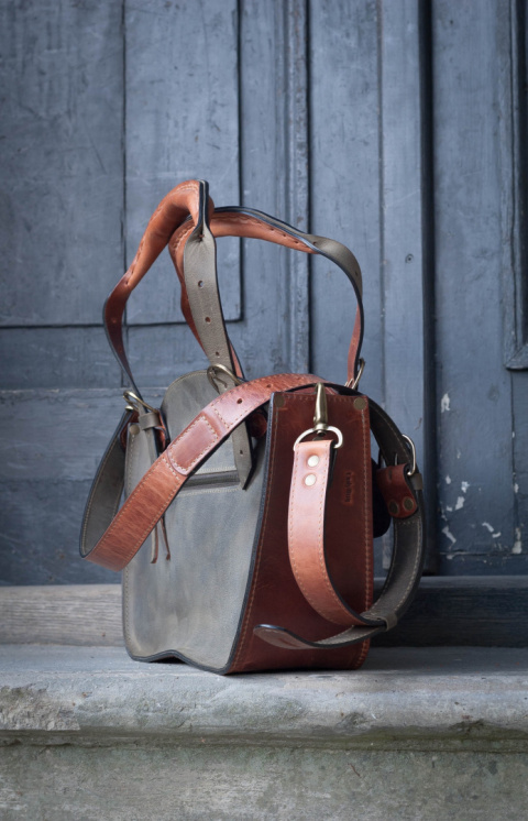 Torba skórzana w stylu kuferek w kolorze khaki i rudy. Unikalna torebka Ladybug Art. Torba skórzana w stylu kuferek w kolorze khaki i rudy. Unikalna torebka Ladybug Art.