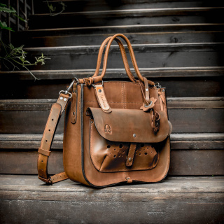 Elaine brown leather handbag with backpack function