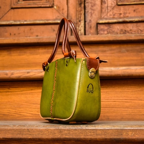 Torebka skórzana Elaine minimalistyczna torebka LadyBuQ kolor limonkowy