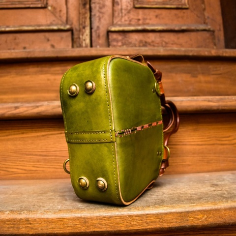 Torebka skórzana Elaine minimalistyczna torebka LadyBuQ kolor limonkowy